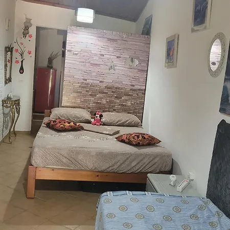 Acharavi Stone Daisy Tatil Evi
