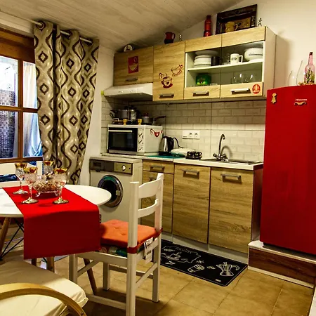 Feriehus Acharavi Stone Daisy