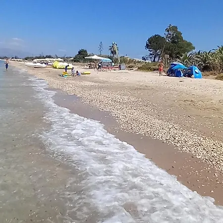 Feriehus Acharavi Stone Daisy *