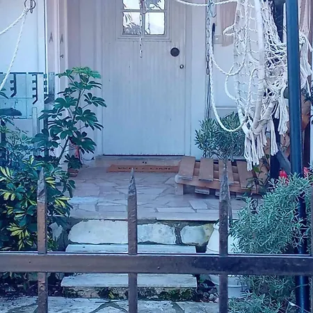 بيت للعطل Acharavi Stone Daisy أخارافي