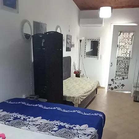 بيت للعطل Acharavi Stone Daisy