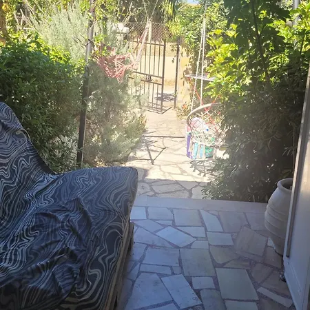 Acharavi Stone Daisy * أخارافي